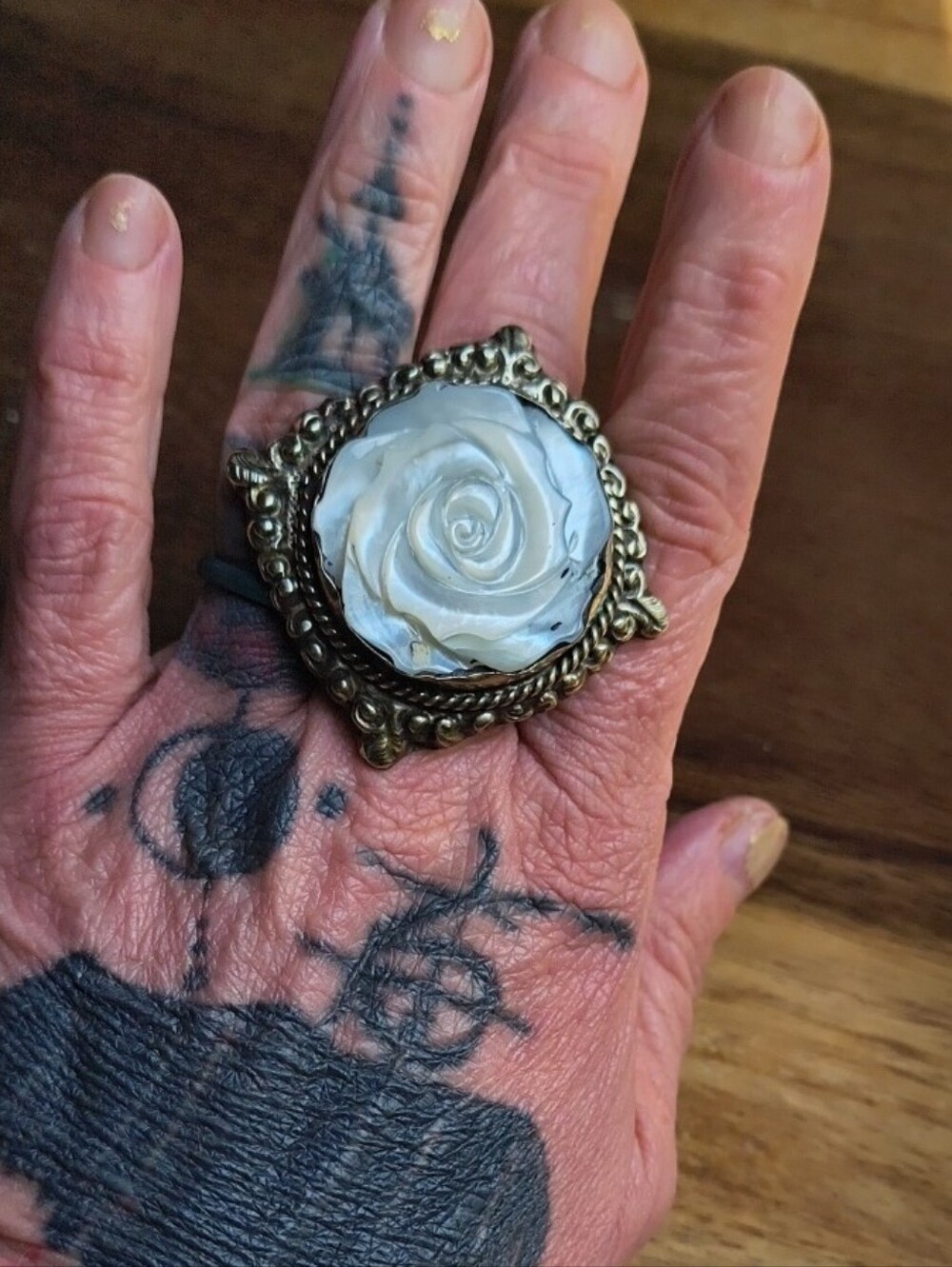 Gorgeous Iridescent Mother-of-Pearl Shell Rose Ring In Tibetan Silver Setting - Picture 9 of 11